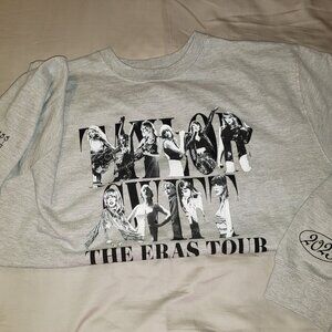 NWOT Taylor Swift sweatshirt xxl